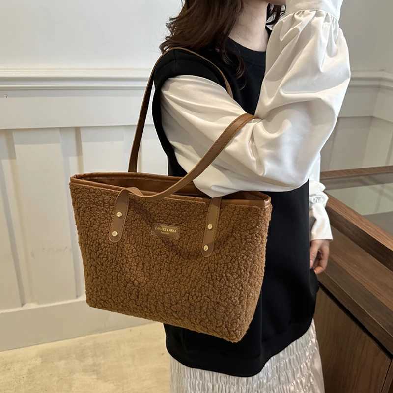 Messenger Bag Lamb Wool FAshionable Plush Women Shoulder Bags Tote Bags Purse and Handbag Mother Bags Z250911