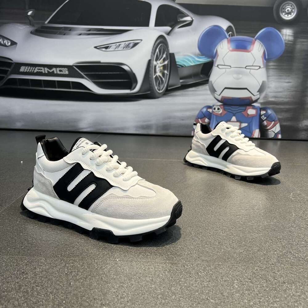 2023 Autumn New Dad Thick Sole Casual Versatile Breathable Men's Trendy Height Increasing Leather Surface Sports Running Shoes