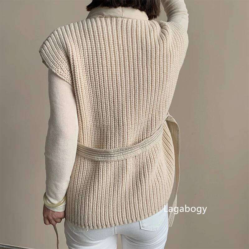 Lagabogy 2025 Winter Women 90% White Duck Down Vest Knitwear Splice Belt V-Neck Waistcoat Female Lace-Up Puffer Coat Sleeveless