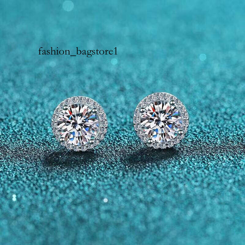 Fashion Sterling Sier Women's 1 Carat Moissanite Four-claw Hoop Earrings Valentine's Day Gift