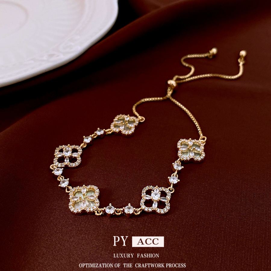 Luxury Brand Designer Jewelry Light Luxury Exquisite Shell Four-Leaf Flower Bracelet For Women, Elegant Micro-Paved Zircon Bracelet, Niche High-End Ve
