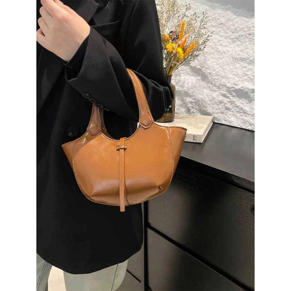 New Women Commuter Small Bucket Bags Classic Red PU Leather Lady Crossbody Bag Simple Female Handbags