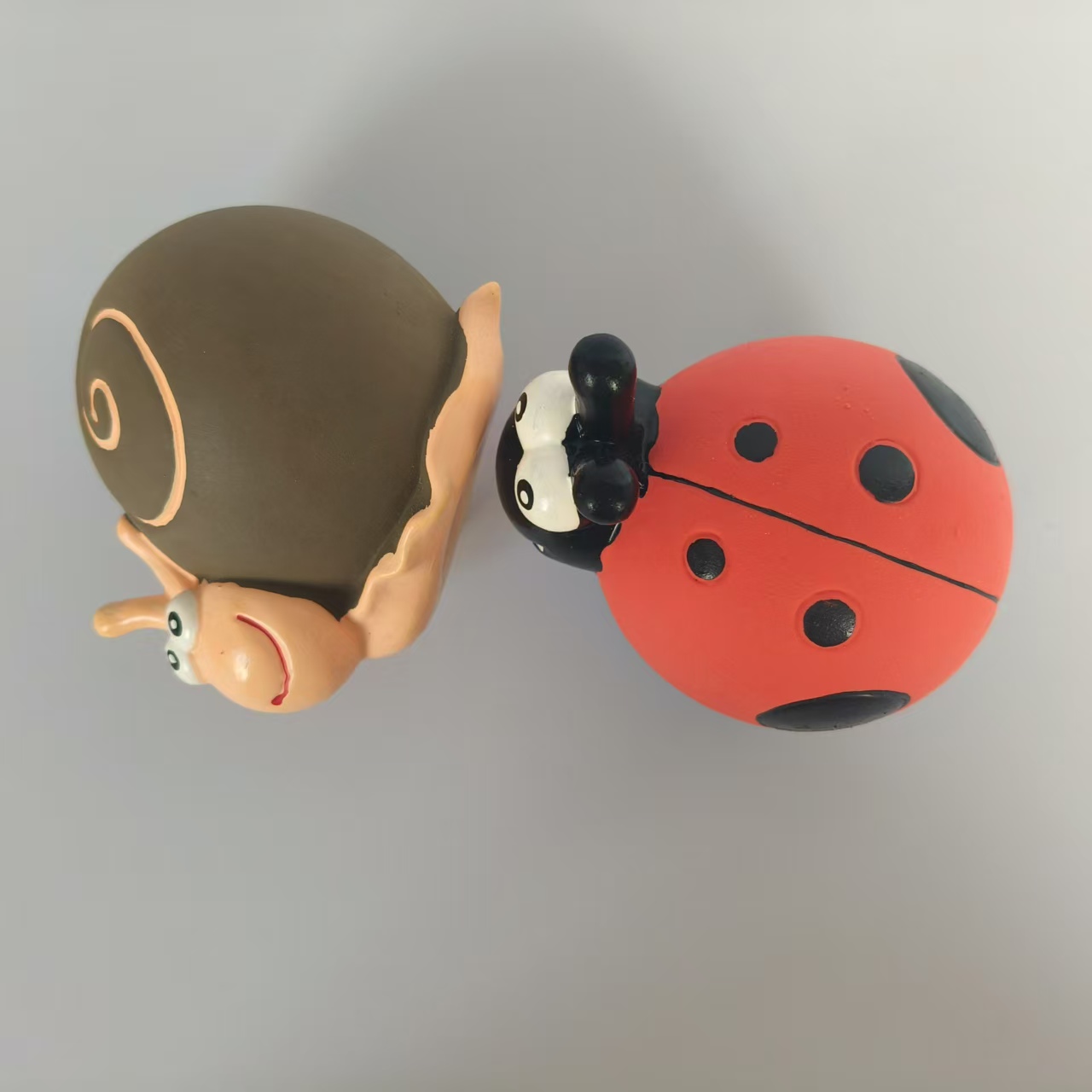 Latex Interactive Snail Dog Toy Soft Natural Rubber Screaming Ladybird Dog Toys for Playing and Chewing Puppy Toy with Bright Color for Small Dogs 2pc