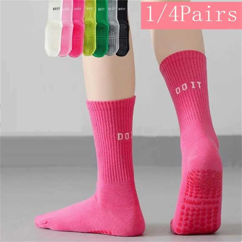 Cotton Breathable Midcalf Yoga Socks Solid Color Antislip Women Sports Socks Pilates Socks Dance Fitness Training Sock 14Pair D250911
