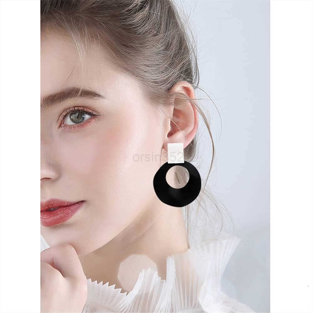 Unique Charm Black White Contrast Asymmetric Geometric Circle Earrings Personalized Fashion Hollow Sparkly Earrings for Women GiftW250911