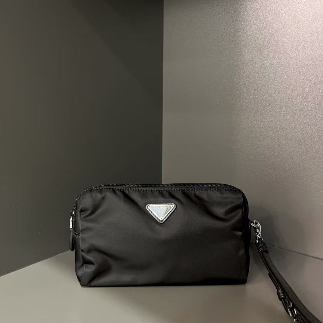 High Quality Designer Bag Luxury Black Recycled Nylon Cosmetic Bag with Zipper Closure Portable Travel Toiletry Bag luxury bag