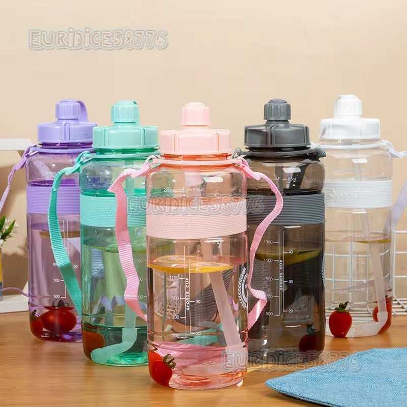 Strap Straw Large Capacity Plastic Water Bottle Handheld Space Cup Outdoor Fitness Hiking Sports Water Bottle Design H250911