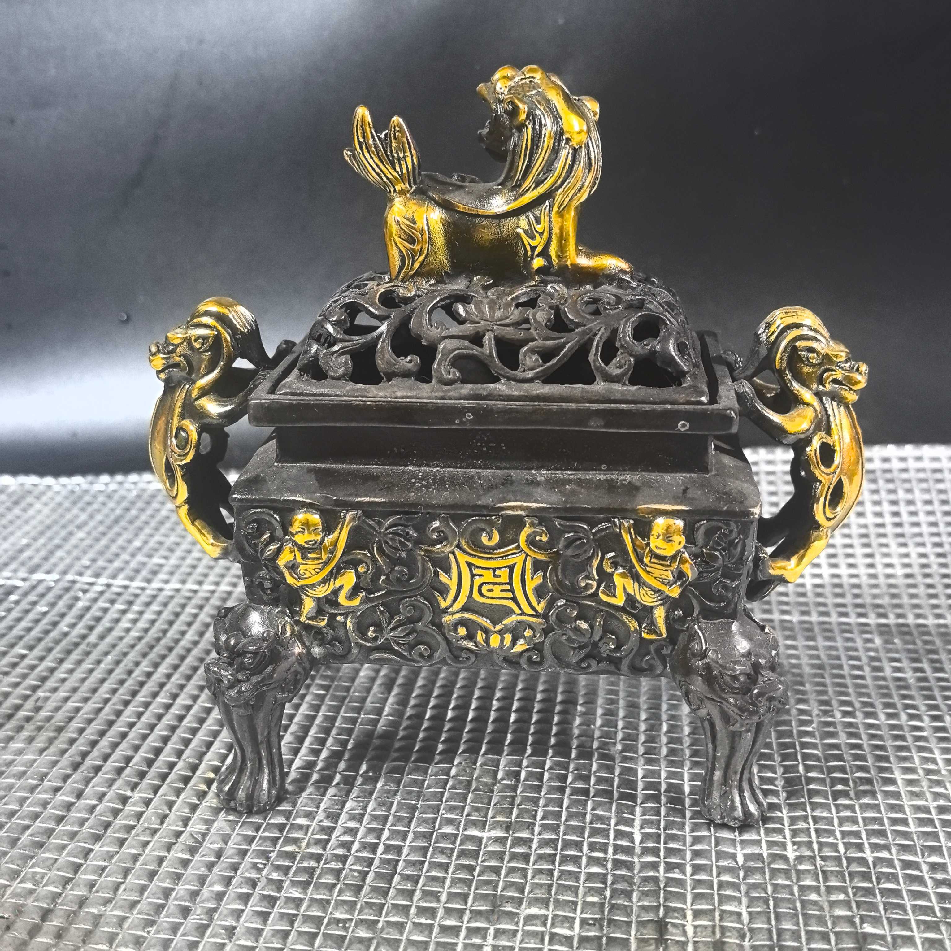 Antique gilded lion cover square incense burner home living room crafts ornaments vintage bronze