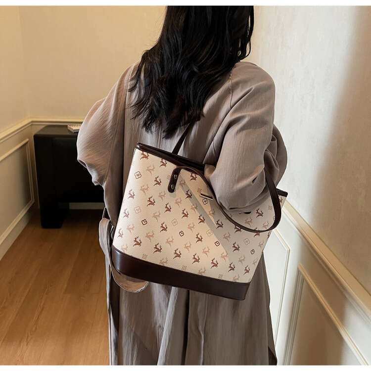 Fashion Designer Bag Large Capacity Handbag Fashion Women's College Student Tote 2025 New Casual Commuting Class Single Shoulder Bag