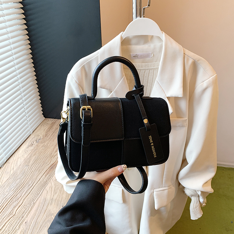 2025 girls' fashionable shoulder bag with simple design, daily multifunctional small square shape, ladies' high-end elegant classic bag, lux