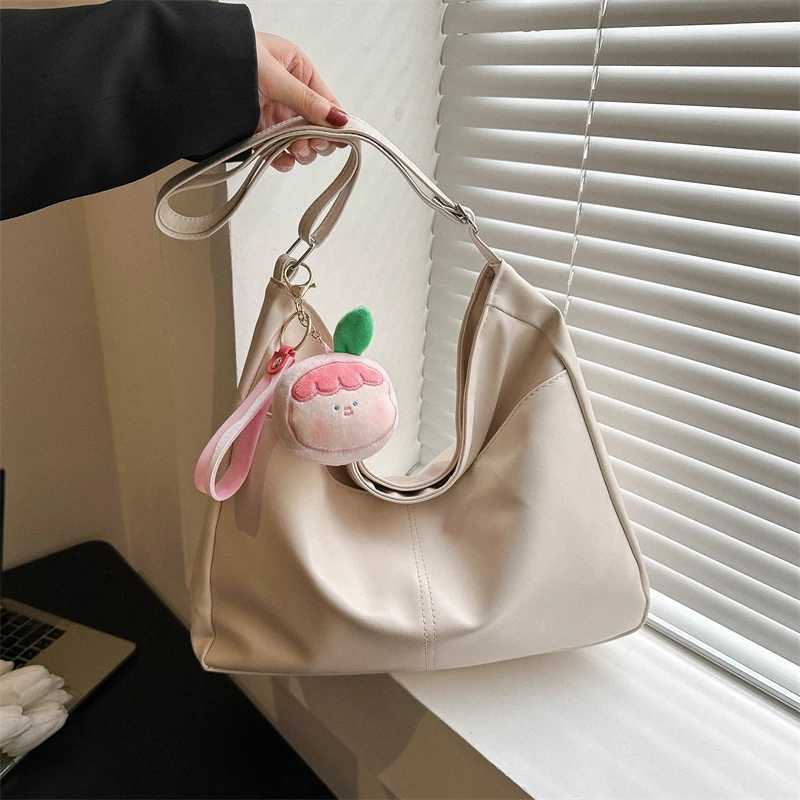 Faionable Large Capaci Buet Bag Womens oulder Bag Commuter Crossbody Bag Soft PU Leather Zipper Closure Casual Sle Z250911