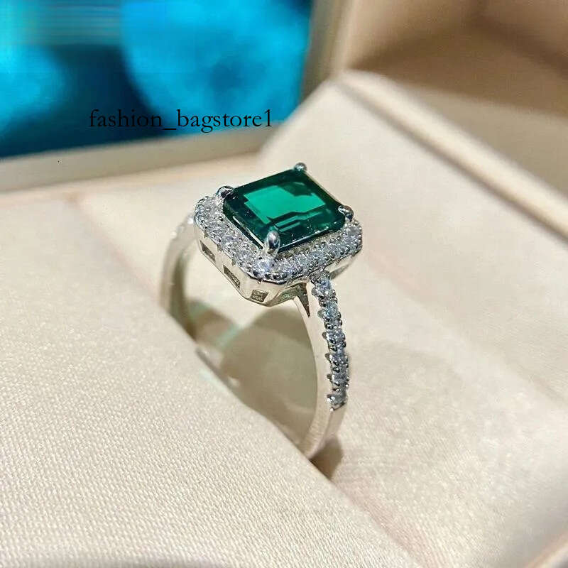 Cluster Rings UMQ Vintage Sterling Sier Created Moissanite Emerald Gemstone Engagement Wedding Ring Fine Jewelry Wholesale