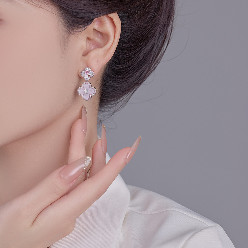 Luxury Brand Designer Jewelry Tiktok Hot-Selling Four-Leaf Flower Zircon Earrings Light Luxury High-End Exquisite Niche Stud Earrings Fashionable Vers