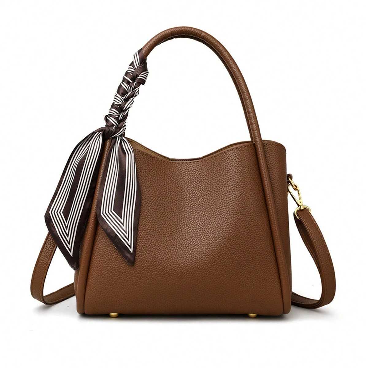 New autumn and winter fashion allmatch style handbag solid color adjustable shoulder strap shoulder messenger bag Z250911