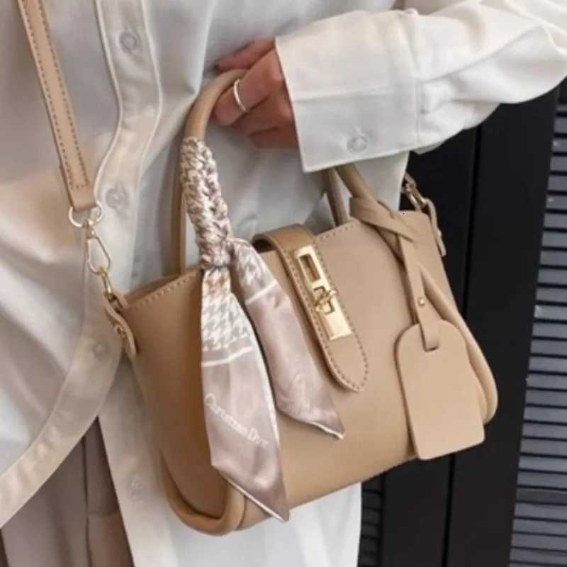 Ladies Largecapacity Soft PU Purecolor Handheld Shopping Messenger Bag Highquality Handbag Elegant Ladies Bucket Bag Z250911