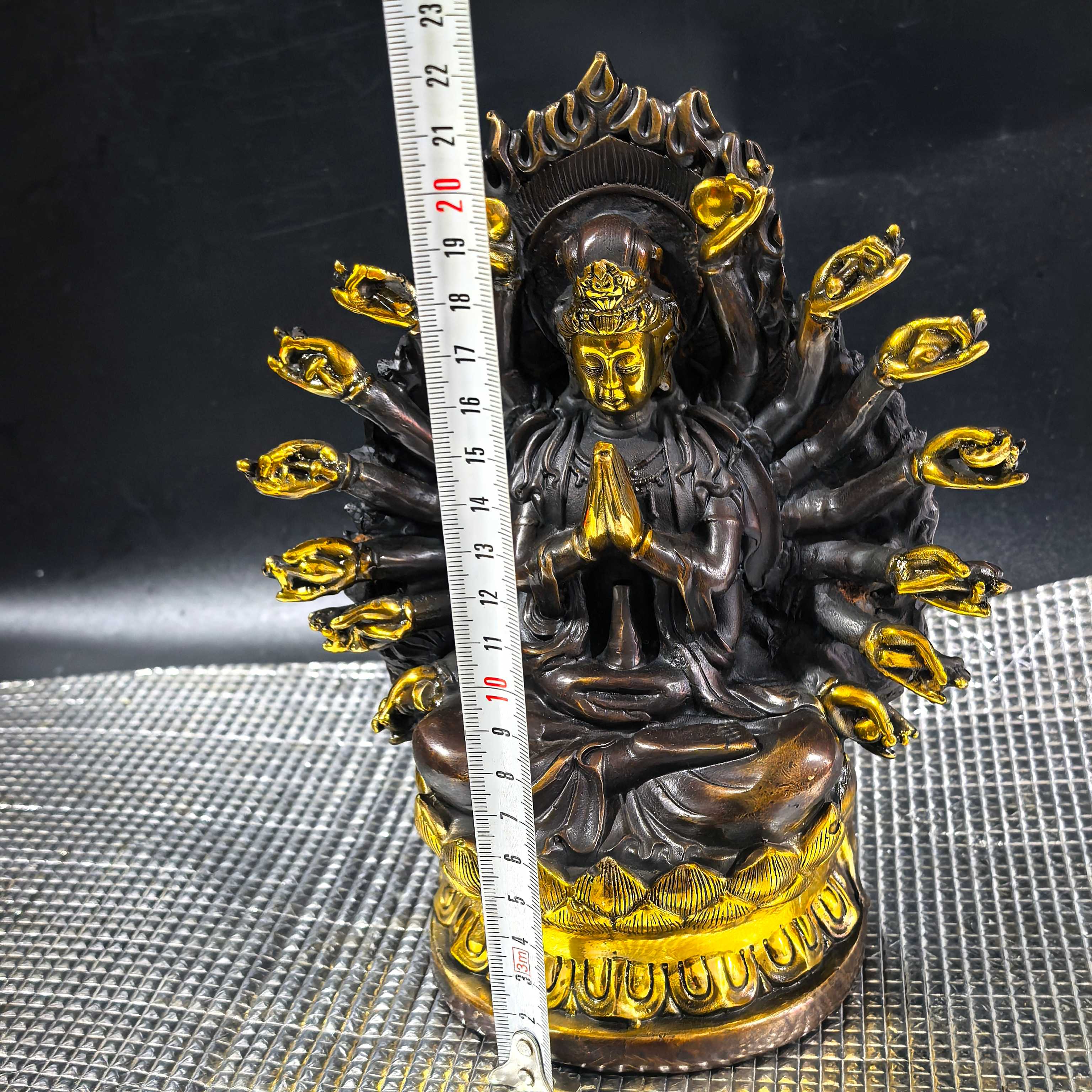 Antique bronze Thousand-armed Guanyin Bodhisattva pure copper ornaments seated statue of Guanyin Bodhisattva home Buddha statue worship