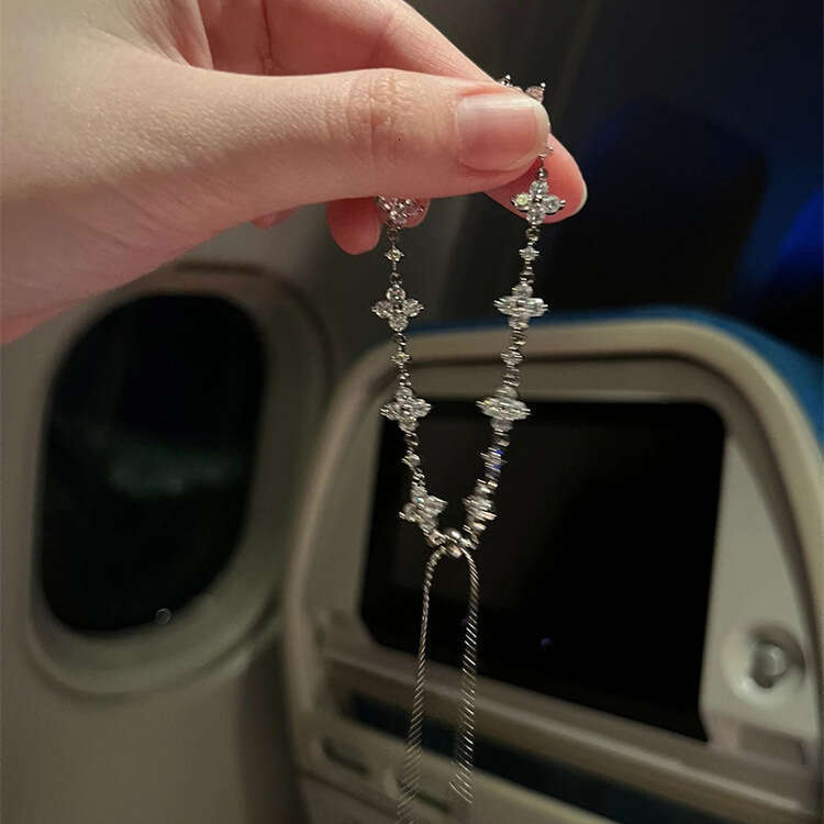 Light High-End Sparkling Dia Clover Bracelet for Women Vintage Fresh Versatile Fashionable Elegant Jewelry