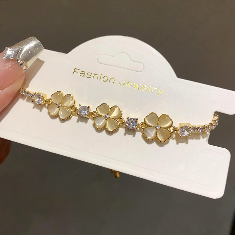 Luxury Brand Designer Jewelry Light Luxury Style Zircon Flower Water Drop Bracelet Korean High-End Design Bracelet Commuting Internet Celebrity Temper