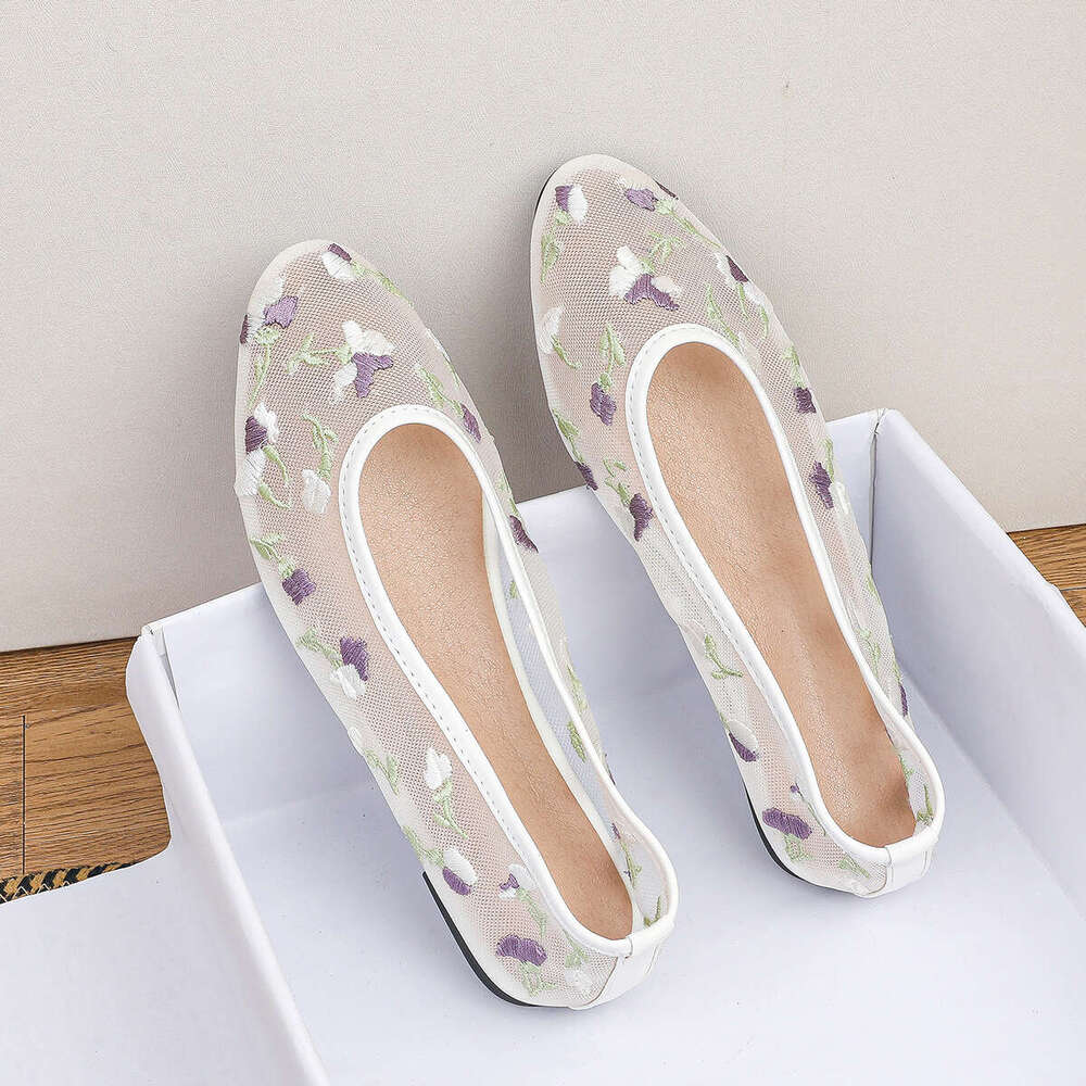 35-45 Plus Size Women's Designer Shoe Round Toe Shallow Mouth Non-Slip Flat Spring Summer Fashionable Grandma Shoes Breathable Outdoor Wear