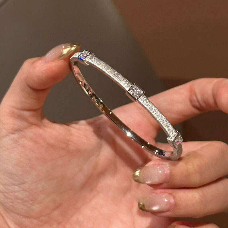 High-end Fashion Light Brushed Square Dia Rhombus Bracelet Italian Heavy Craft Niche Design Elegant Luxurious Jewelry