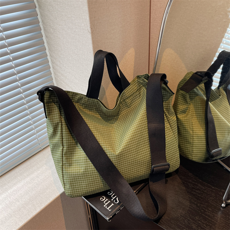 2025 new large capacity women's fashionable shoulder bag with simple design, daily multifunctional small square crossbody bag, luxurious party ha