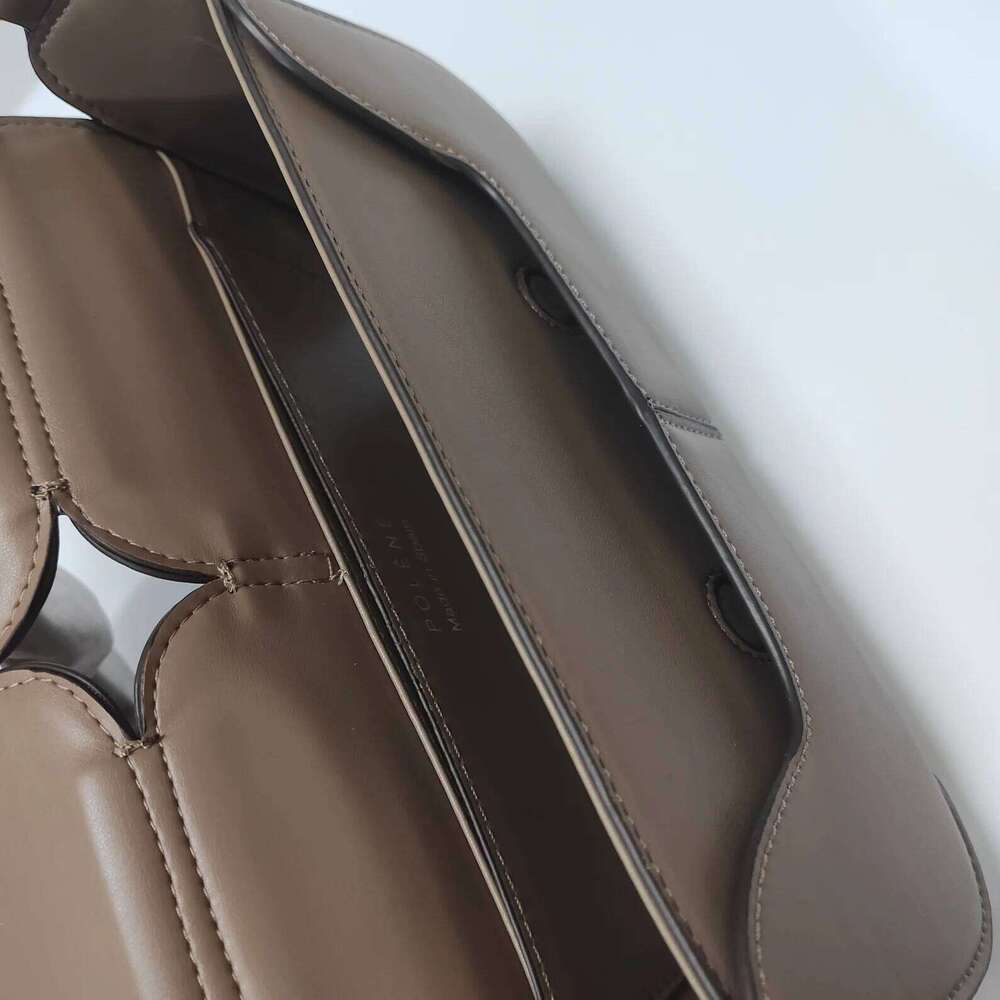 2025 Fashionable One Shoulder Underarm Cowhide Commuting Handbag, Casual And Simple French Stick Bag