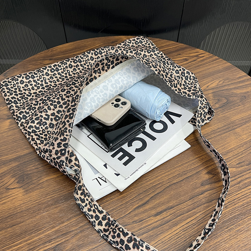European And American Fashion Free Shipping Luxury Bag Shoulder For Women Large Capacity Shopping For Outings Designer Bag Lightweight And Relaxed Sto