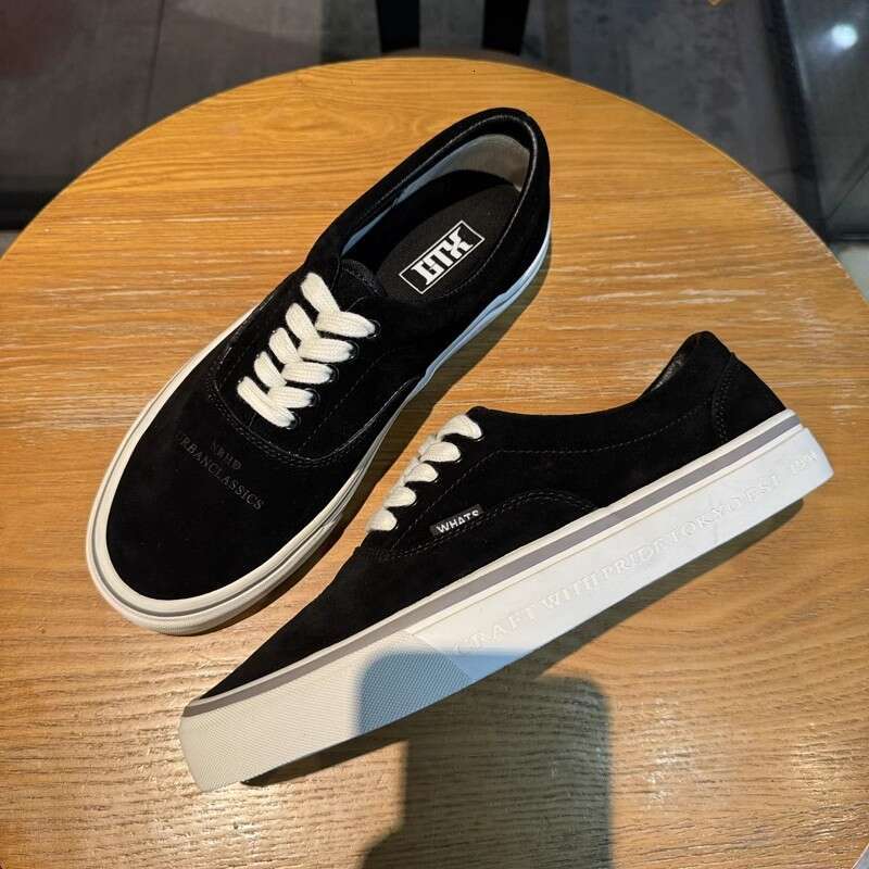 2025 Autumn Fashion Suede Black and White Color Matching Unisex Sneakers Versatile Skate Sports Casual Shoes for Men