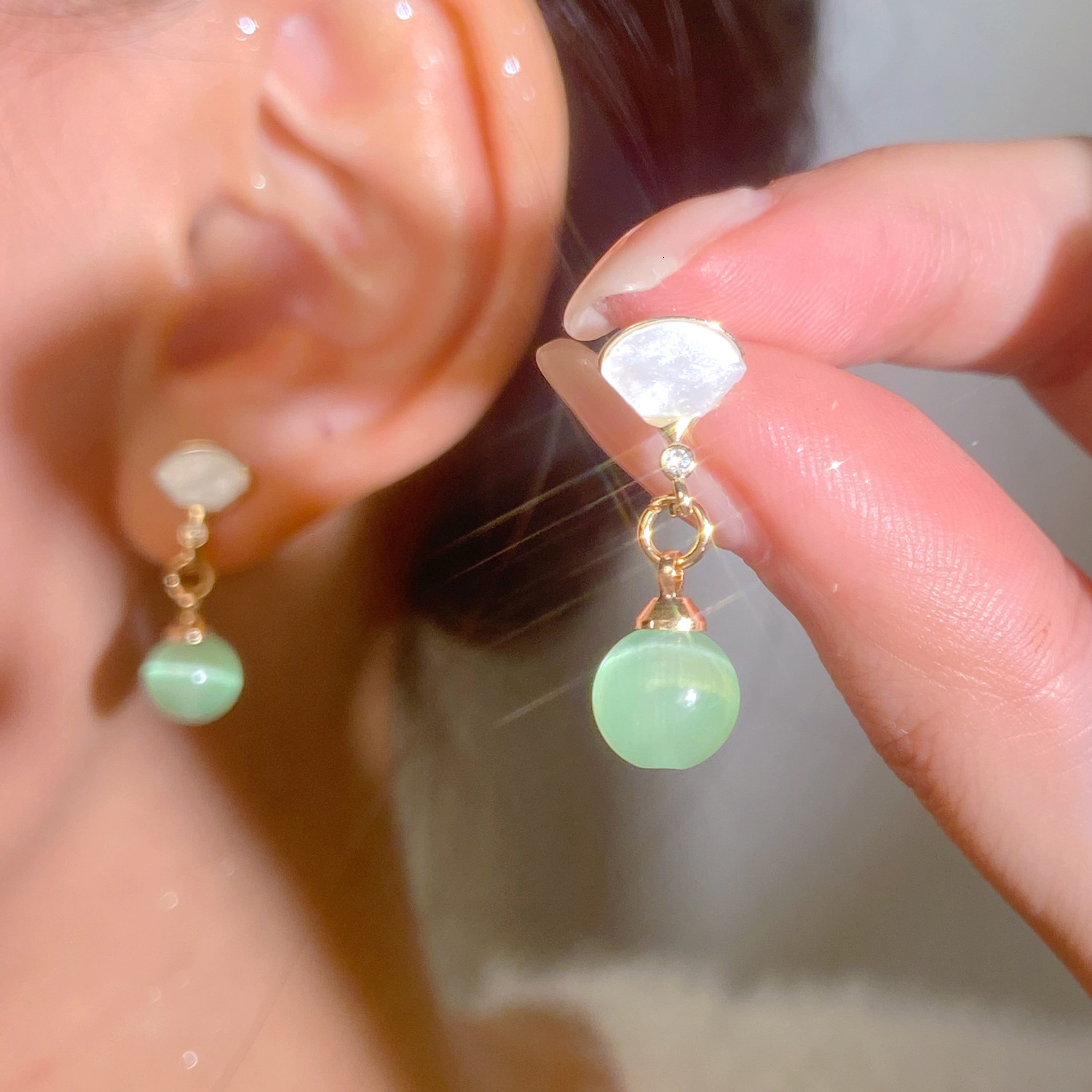 French Light Mother-Of-Pearl Pearl INS Design Sense Small Skirt Earrings New Chinese Style Fan-Shaped Ear Jewelry