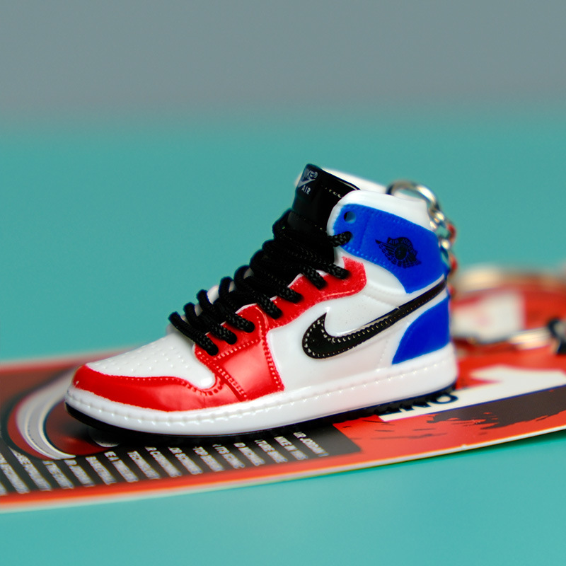 Sneaker Keychains Miniature Sneaker Shoe Charm Collectible Backpacks Car Keys Gift Sports Fan Accessories Decorative Keyring