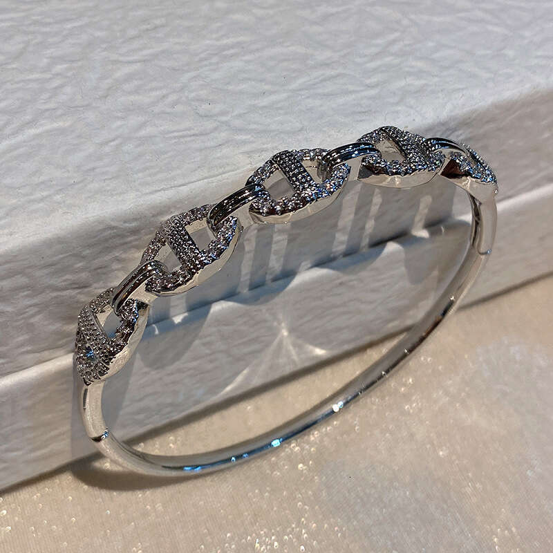 gold tone bracelet designer bracelet for women Full Diamond bracelet zircon pig nose bracelet fashion personal temperament bracelet manufacturer whole