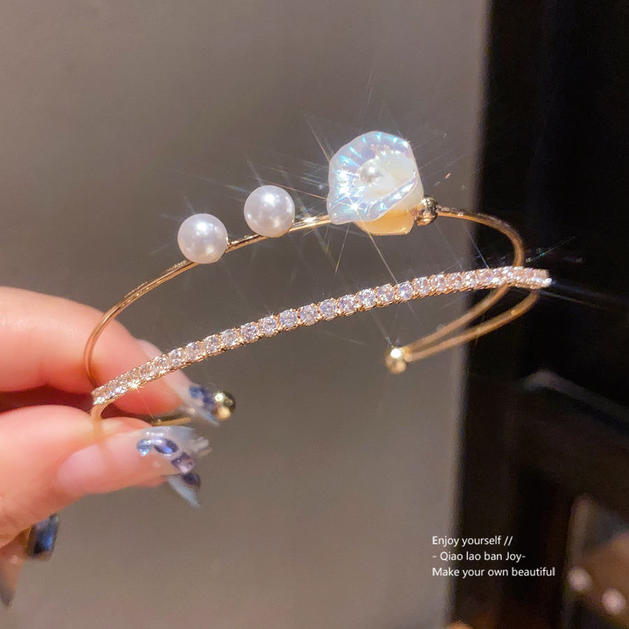 Gold - Toned Bangle With Calla Lily - Shaped Iridescent Flower, Pearls And Crystal Pave Design Delicate Daily & Elegant Jewelry Gift For Her High - Qu