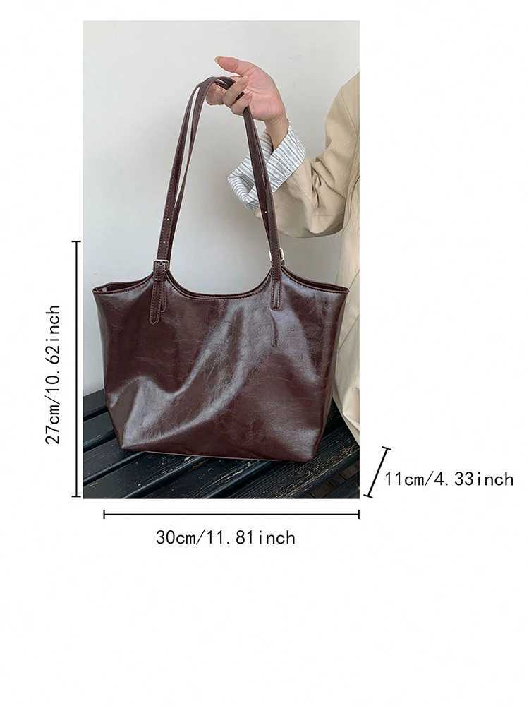 2025 New AutumnWinter Vintage Large Capacity Shoulder Bag Fashion and Leisure College Style Womens Daily Commuting Bag Z250911