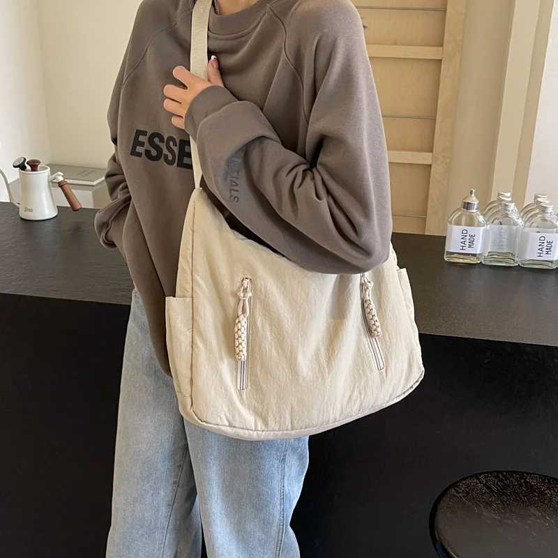 Summer Women Solid Color Shoulder Bag Fashion Lightweight Versatile Travel Crossbody Bag Commuter Nylon Large Capacity Hobo Bag W250911