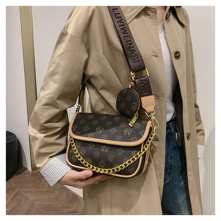 Vintage Women Designer Bags Luxury Shoulder Bags Fashion Wide Strap Small Square 2025 New Printed Single Shoulder Casual Crossbody Bag for Women
