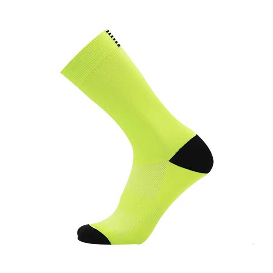 151020pair MidCalf Athletic Socks For Cycling Running Sweatabsorbing Breathable Sports Socks For Men Women D250911