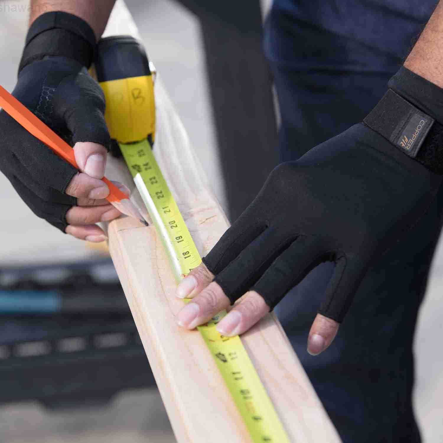 ICE ComprESSion Gloves Infused with Menthol and Coq10 for Recovery BlackW250911