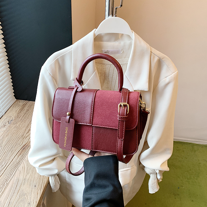 2025 girls' fashionable shoulder bag with simple design, daily multifunctional small square shape, ladies' high-end elegant classic bag, lux