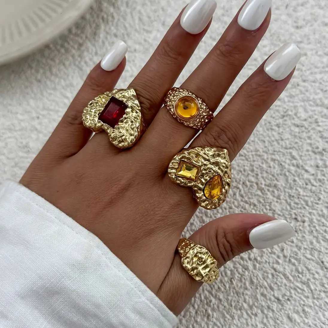 Ingemark 4PcsSet Vintage Exquisite Rhinestone Love Heart Rings for Women Irregular Adjustable Open Rings Party Jewelry Gifts W250911