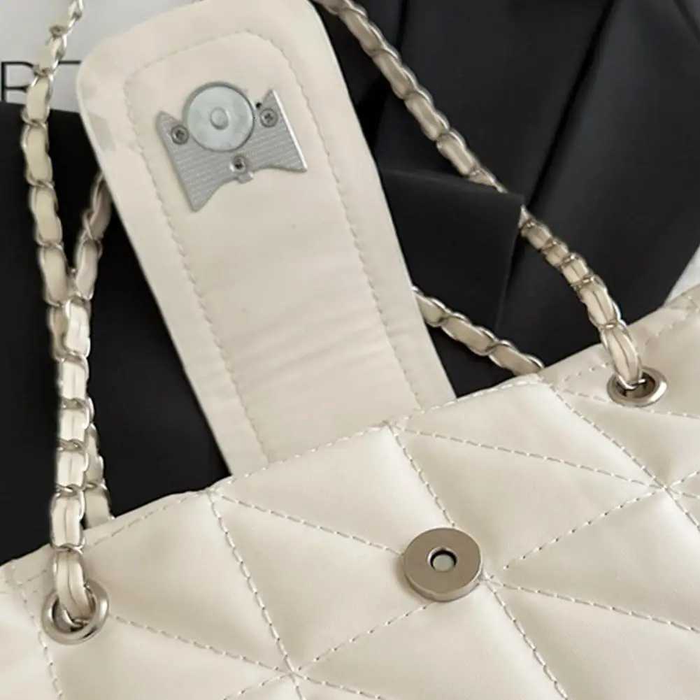 Large Capacity Tote Bag for Women Trendy Shoulder Hobo Hand Carry Aesthetic Chic Versatile Purse for Everyday Essentials Z250911