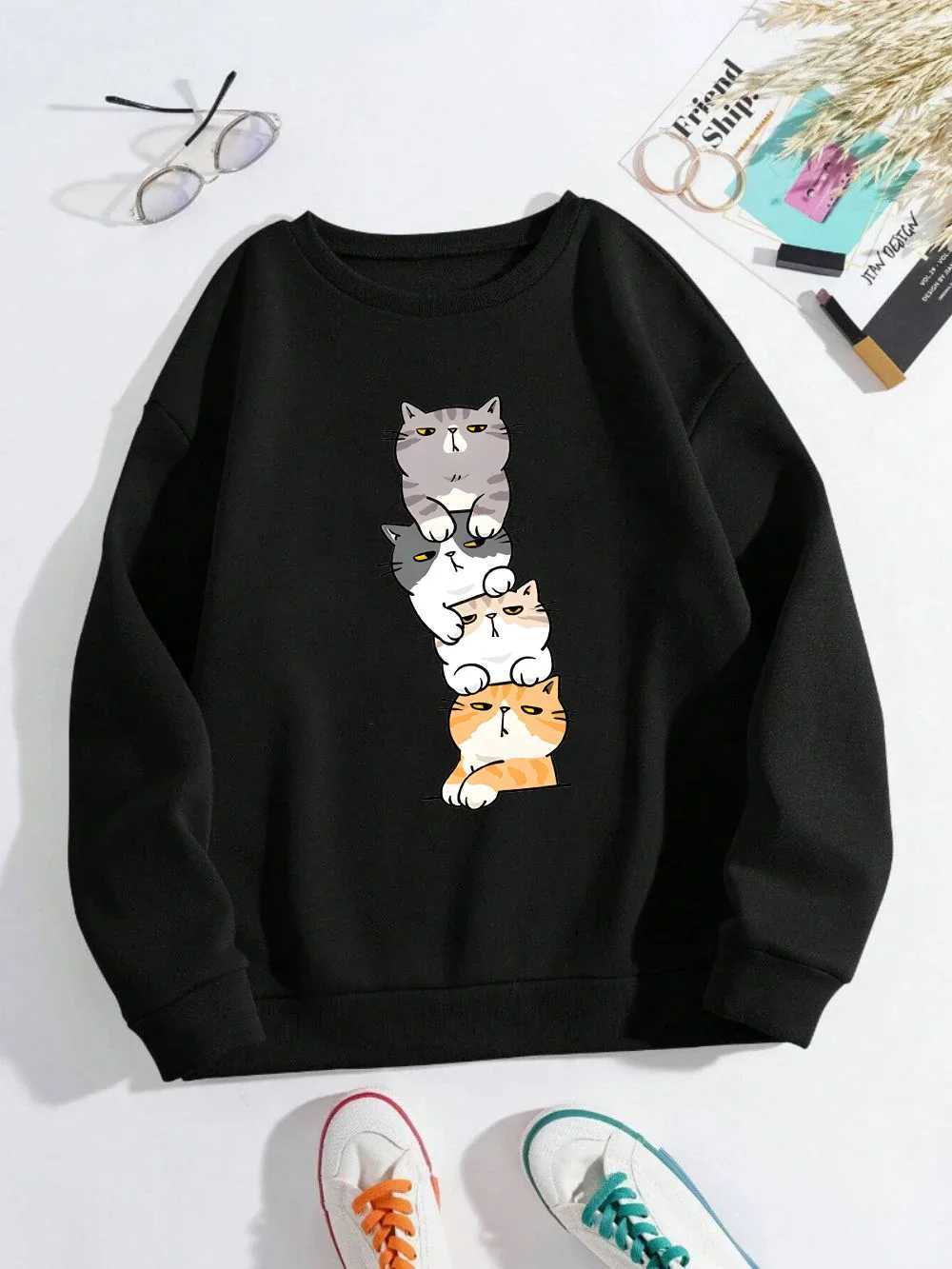 2025 Four Cats Playing on Top of Each Other Prints Hoodie Women Autumn Winter Sweatshirt Basics Pullover Casual Women ClothesZ250918