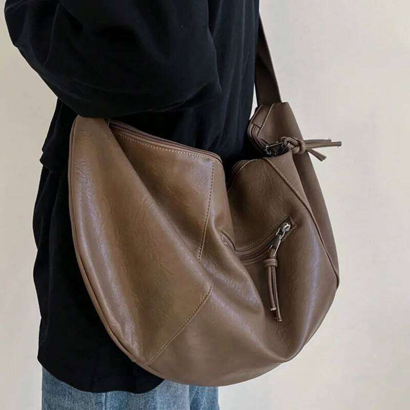 Designer Bags Stylish Dumpling Shaped PU Crossbody Bag Men, Suitable For Casual Outings And Large Capacity Needs Hot Selling
