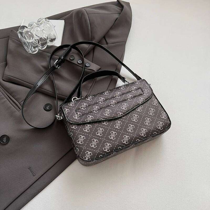 Designer Bags Classic Parisian-Inspired Leather Crossbody Bag Elegant Minimalist Handbag Women Vintage Letter Casual Messenger Hot Selling