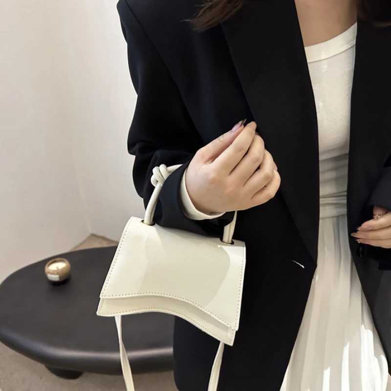 Fashionable Womens Shoulder Bag Pure Color Trendy Crossbody Bag Simple Casual Diagonal Bag Small Square Bags for Autumn Bolsos W250911