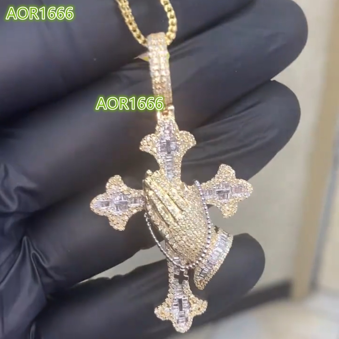 Custom Style New Iced Out Bling Rectangular Cz Jewelry Hip Hop Praying Hands Cross Shape Pendant Necklace