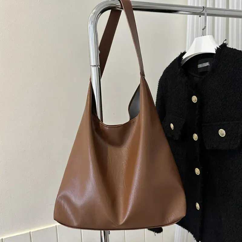 Large Capacity Textured Soft Leather Tote Bag Womens Fashionable Commuting Armpit Bag Simple And Versatile Shoulder Bag Z250911