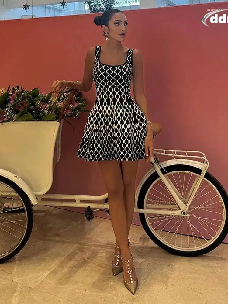 Casual Dresses Women Fashion Plaid Side Pocket Knitted Mini Dress Elegant Backless Sleeveless Pleated A-line 2024 Party Sexy Robes TUES