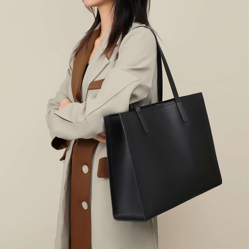 2025 New Commuter Tote Bag Large Capacity Women's Shoulder Handbag Designer Bags Stylish Trendy Briefcase