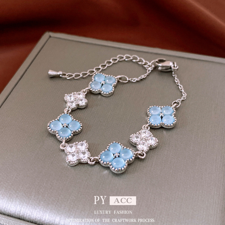 Luxury Brand Designer Jewelry Fresh Zircon Four-Petal Flower Pendant Bracelet Light Luxury Style Sweet Temperament Bracelet Simple Exquisite Versatile