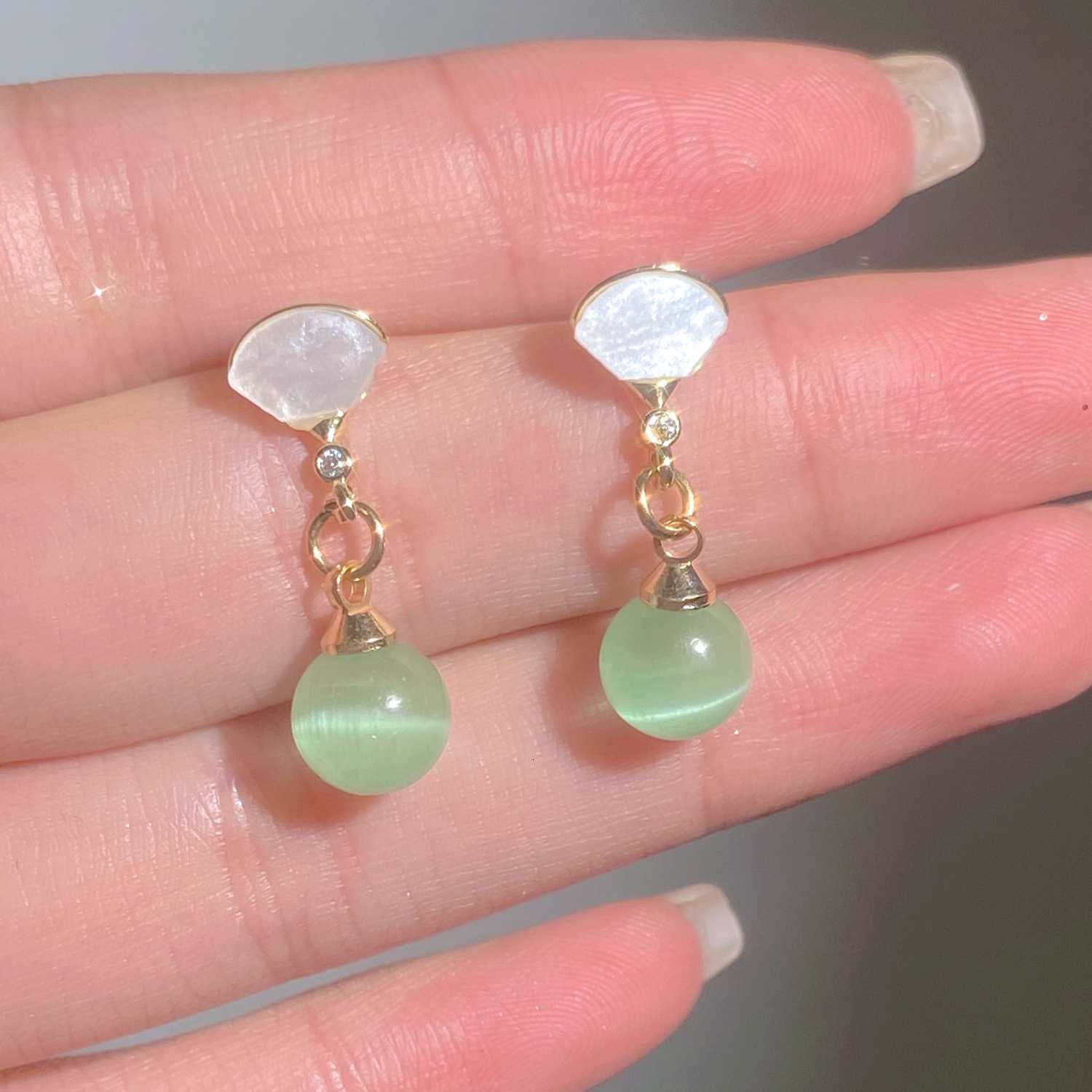 French Light Mother-Of-Pearl Pearl INS Design Sense Small Skirt Earrings New Chinese Style Fan-Shaped Ear Jewelry